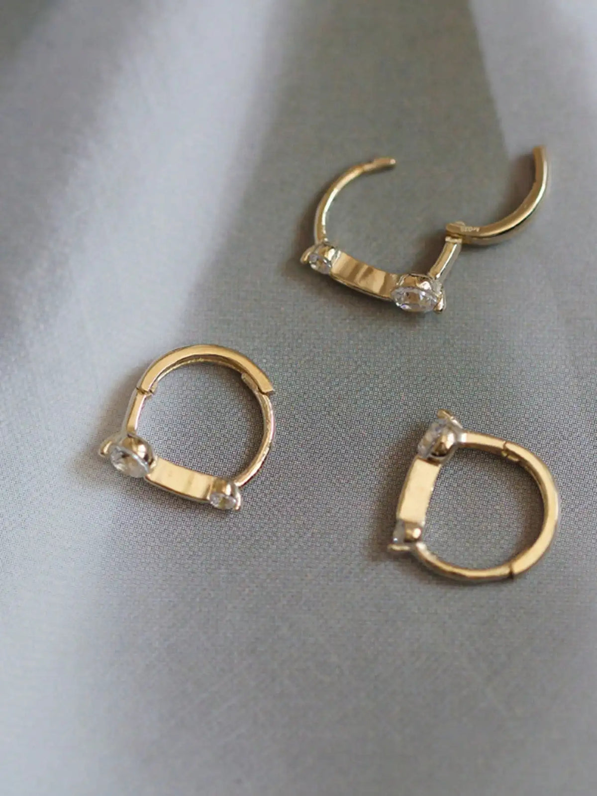 925 Sterling Silver Earrings With Sparkling Zircon, Featuring A Minimalist Design That Highlights A Woman Noble Temperament